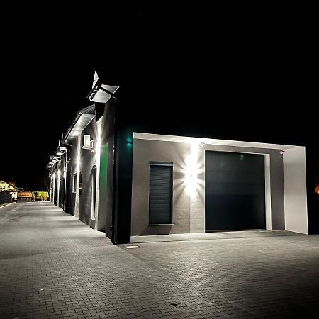 M&M Apartamenty Jasionka Bagian luar foto