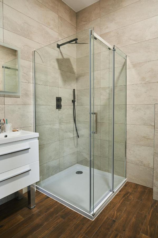 M&M Apartamenty Jasionka Bagian luar foto