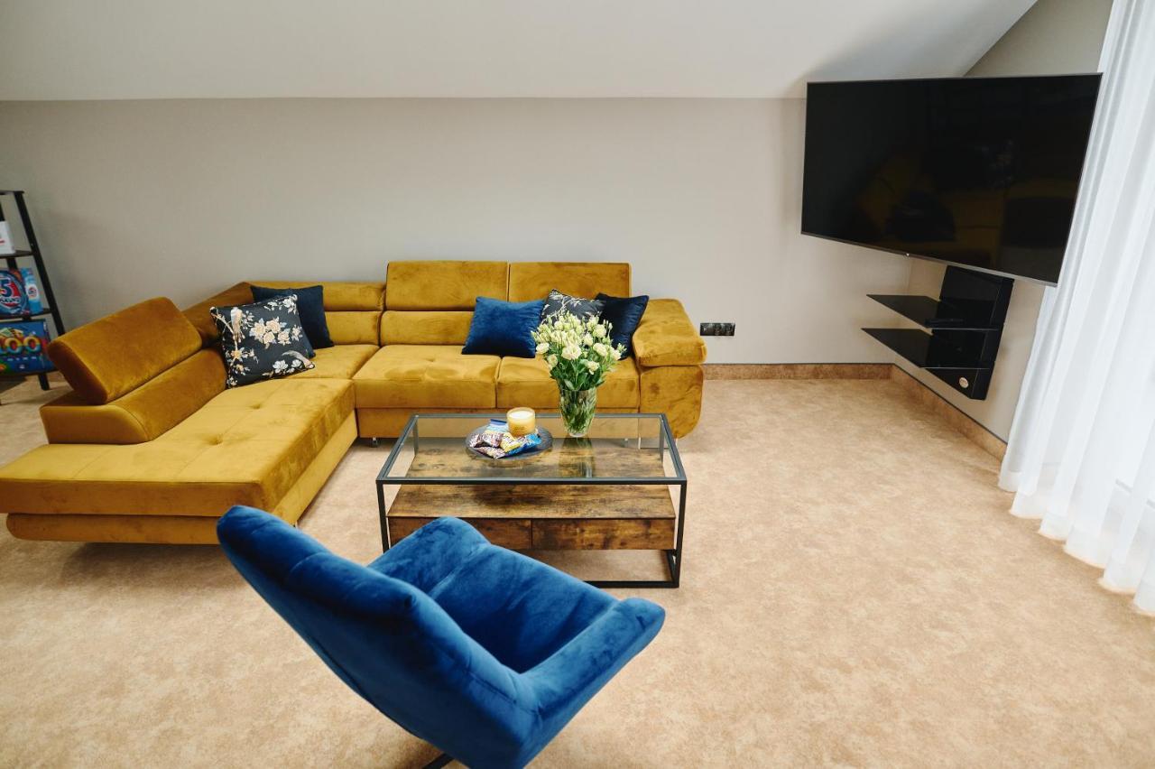 M&M Apartamenty Jasionka Bagian luar foto