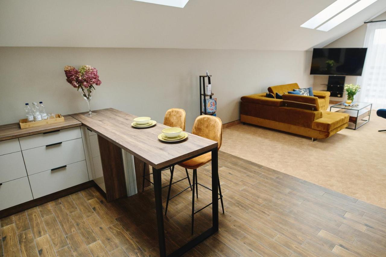 M&M Apartamenty Jasionka Bagian luar foto