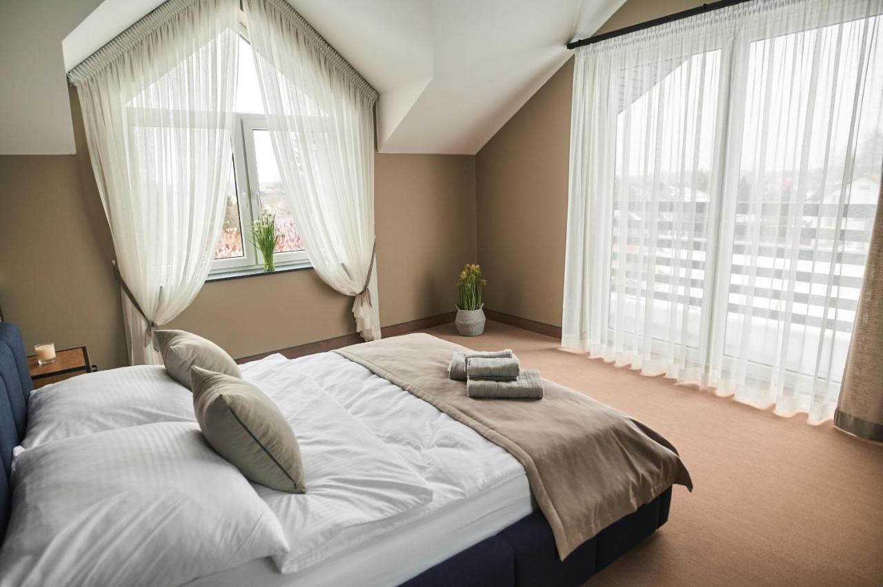 M&M Apartamenty Jasionka Bagian luar foto