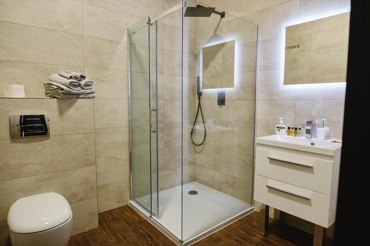 M&M Apartamenty Jasionka Bagian luar foto