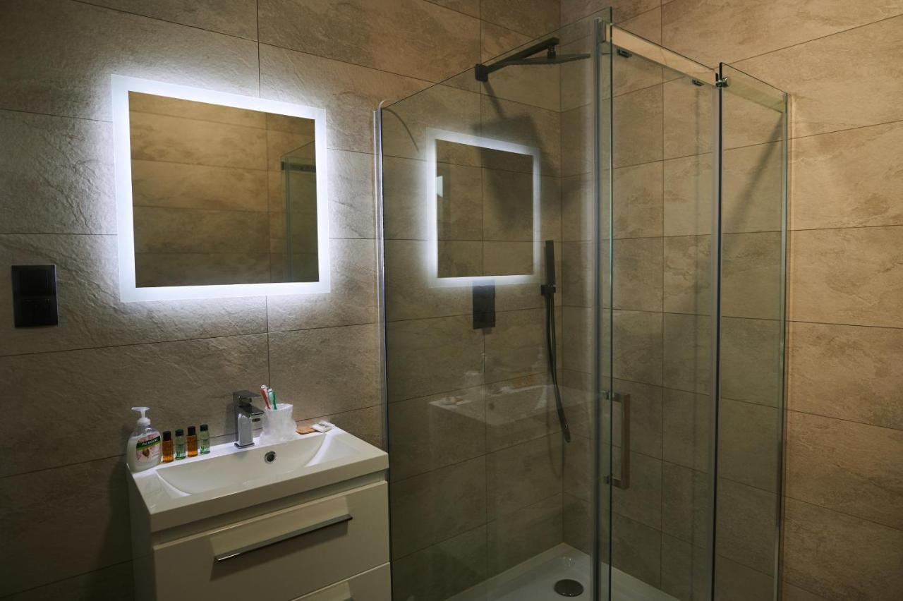 M&M Apartamenty Jasionka Bagian luar foto