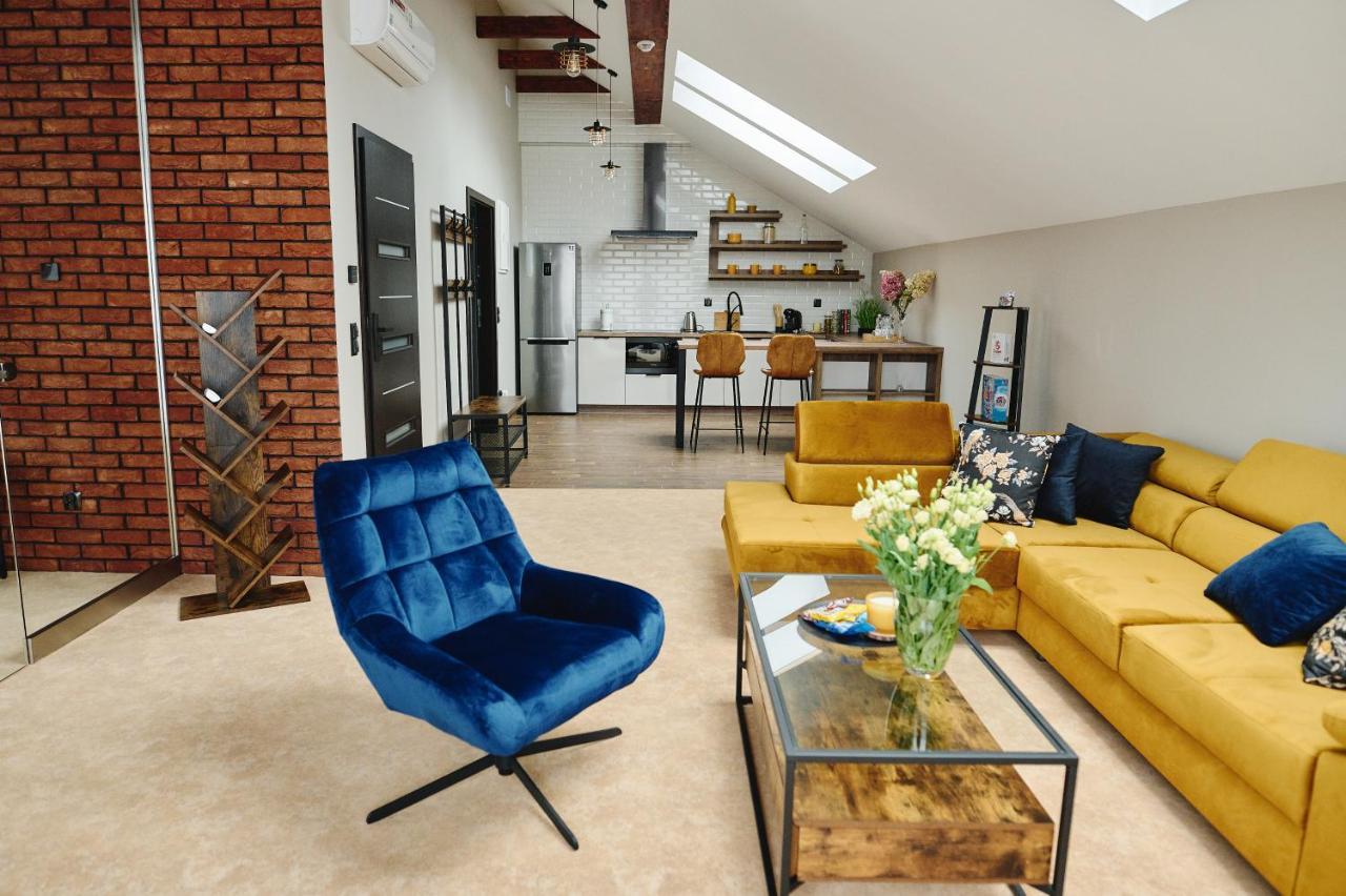 M&M Apartamenty Jasionka Bagian luar foto